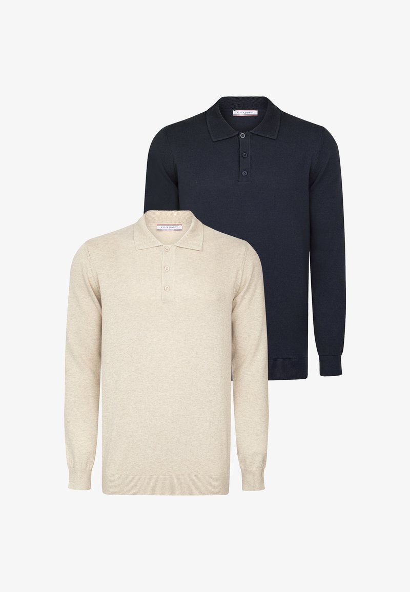 Twee poloshirts met lange mouwen: een in lichtbeige met drie knopen, en een in donker marineblauw, beide met een geribde kraag en manchetten.