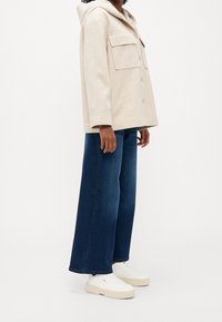 ONLY Petite Chaqueta de entretiempo - beige