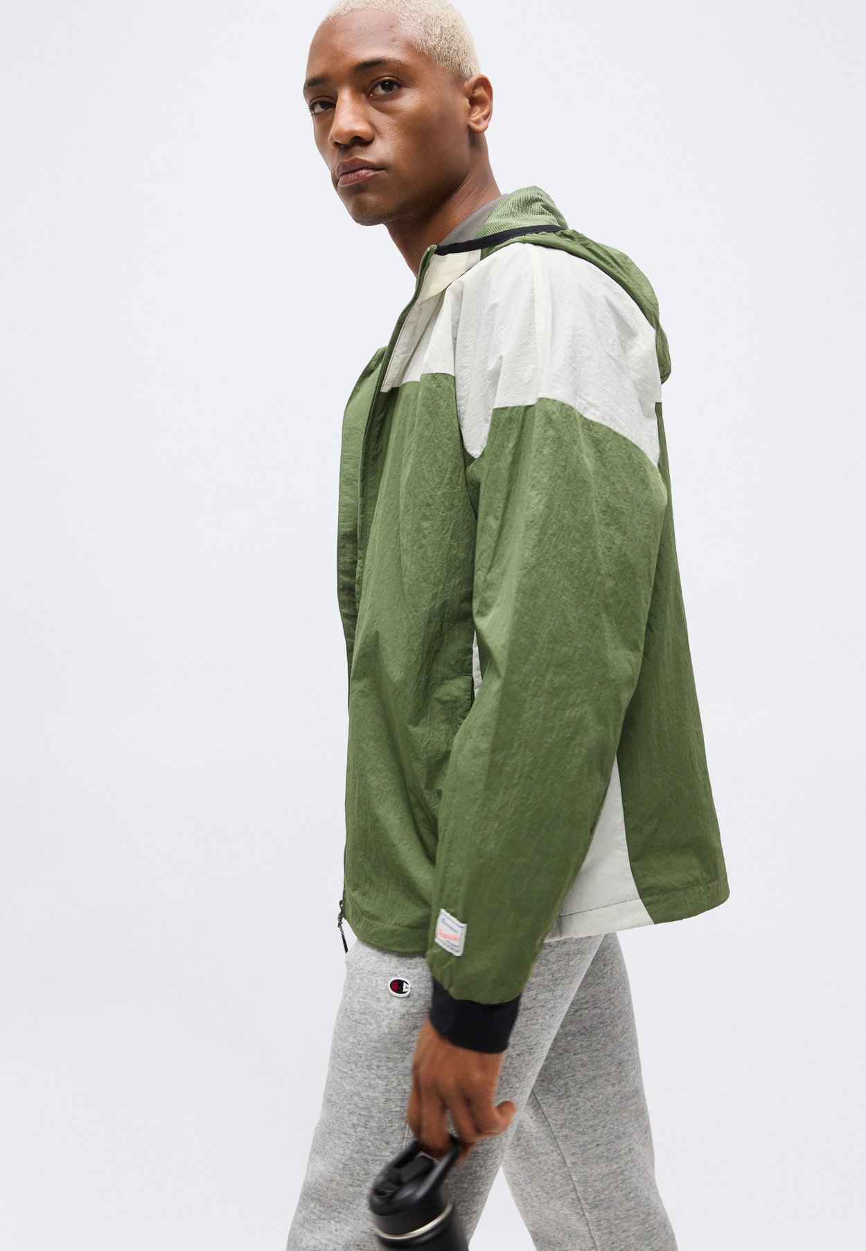 OUTDOOR COLOUR BLOCK