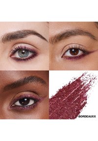 Bordeauxxx eyeliner præsenteret på fire øjne: dyb bourgogne farve, metallisk glans, varieret påføring, sammen med et swatch af produktet.