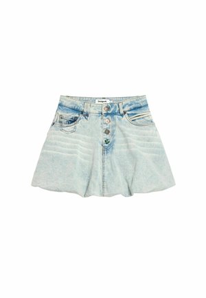 Minigonna di denim azzurro chiaro con bottoni anteriori, due tasche frontali, leggero svasato e etichetta del marchio sulla vita.