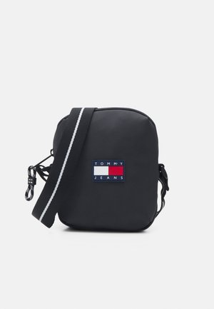Tommy Jeans FUNCTION REPORTER - Чанта за носене през рамо - black