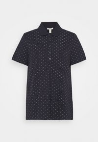 Granatowa koszulka polo z kołnierzykiem, krótkimi rękawami i białym wzorem w kropki. Posiada zapięcie na trzy guziki oraz gładką bawełnianą strukturę.