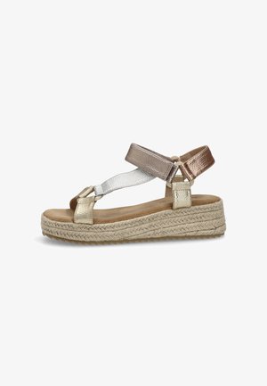 Sandalias espadrilles metálicas con detalles en oro, plata y oro rosa, suela de yute trenzado y plantilla suave para mayor comodidad.