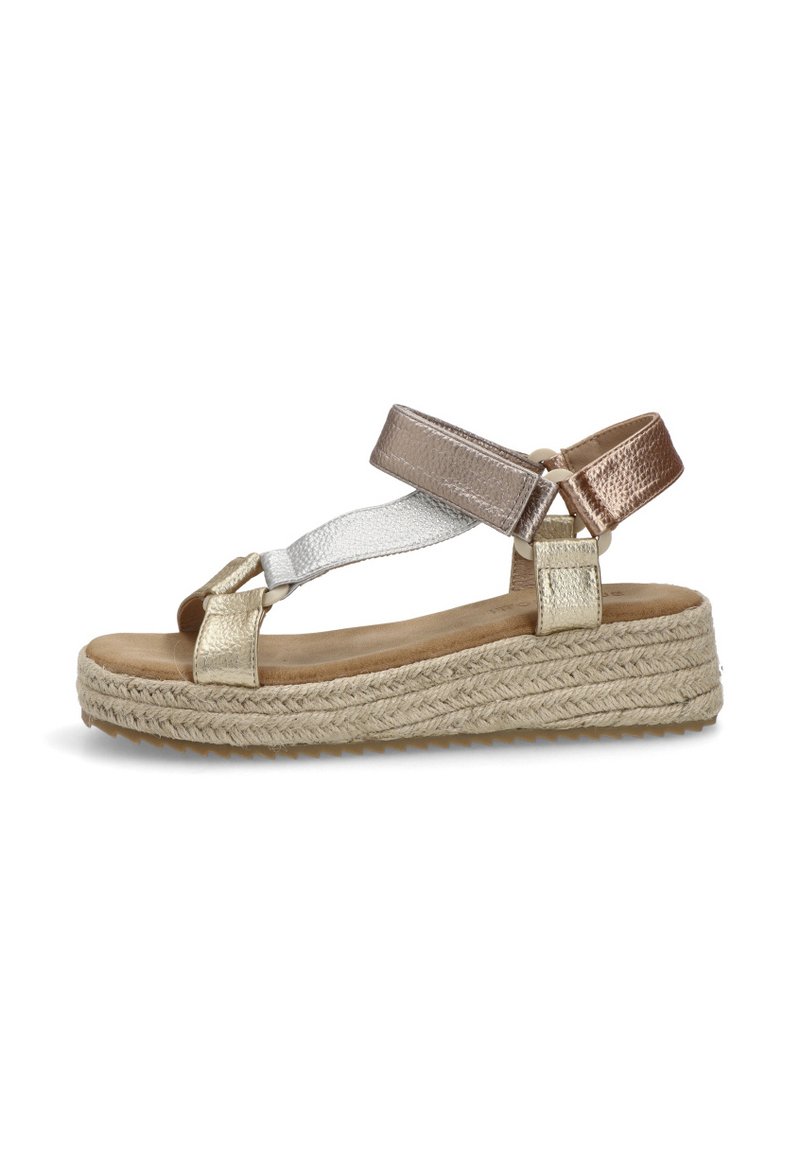 Sandalias espadrilles metálicas con detalles en oro, plata y oro rosa, suela de yute trenzado y plantilla suave para mayor comodidad.