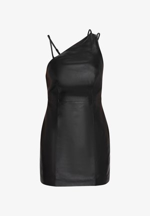 Schwarzes Lederkleid mit asymmetrischem Ausschnitt, dünnen verstellbaren Trägern, figurbetonter Silhouette und glatter Textur.