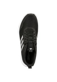 Scarpa da ginnastica nera con tomaia in mesh, suola bianca e tre strisce diagonali bianche sul lato. Presenta un design con lacci e un'imbottitura interna morbida.