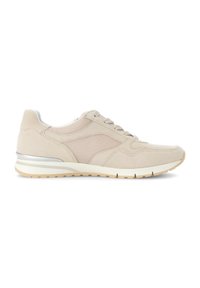 Beige Sport Schuhe mit einem Obermaterial aus Wildleder und Mesh, ausgestattet mit einer Schnürung, einem gepolsterten Schaft und einem silbernen Akzent an der Sohle.