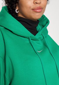 Nike Sportswear HOODIE - Camisola - malachite
