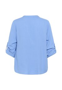 Chemise légère bleue avec un tissu texturé, des manches à rouleau et un col arrondi. La vue de dos montre un design lisse et décontracté.