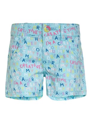 Shorts bleus pour enfants avec des lettres et des mots colorés dispersés comme "creative" et "dreamer,", comportant des poches avant et une fermeture par bouton.