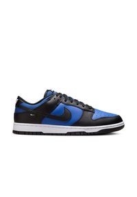 Sneakers Nike Dunk neri e blu con tomaia in pelle, punta perforata, suola intermedia bianca e suola esterna in gomma textured.