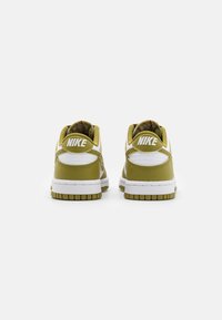 Nike Sportswear DUNK LOW UNISEX - Joggesko - white/pacific moss