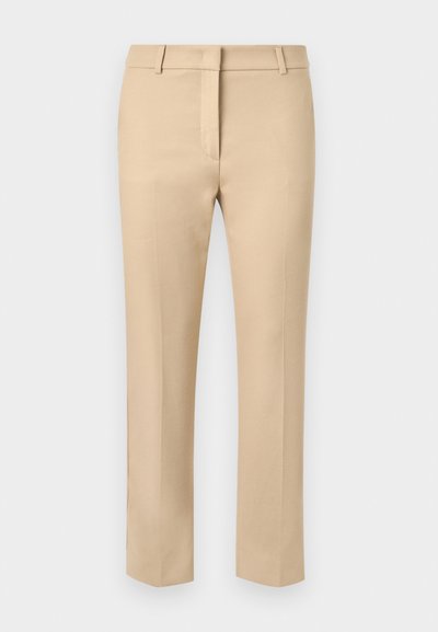 Beige, szabott nadrág, sima elejű, övlyukkal és sima textúrával. Egyenes szárú design, minimális varrási részletekkel.