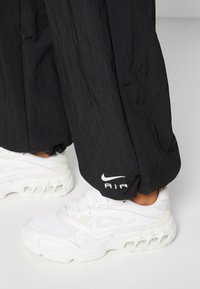 Nike Sportswear Tygbyxor - black