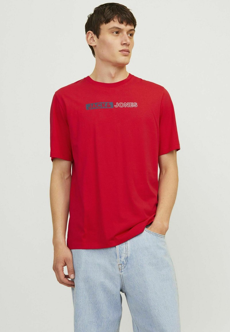 Jack & Jones JJECORP LOGO TEE PLAY O NECK - Apdrukāts T-krekls - true red
