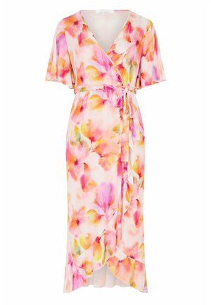 Wikkeljurk met vlindermouwen, tulpzoom en aquarel bloemenpatroon in roze, oranje en geel, gestrikt in de taille met een bijpassende riem.