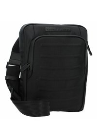 Borsa a tracolla nera in nylon testurizzato, con forma rettangolare, tracolla regolabile e targhetta con logo frontale. Dettaglio con tasca con zip.