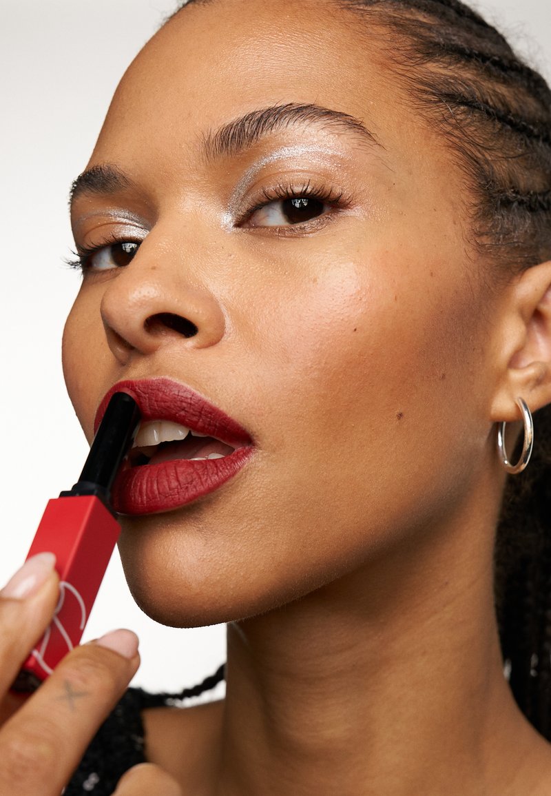 NARS - POWERMATTE LIPSTICK - Leppestift - get lucky, Forstørre