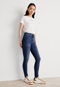 BOSS MAYE  - Blugi skinny fit - bright blue
