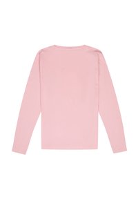 Chemise à manches longues rose clair en coton. Col rond simple, texture lisse et ourlet droit sans motifs ni embellissements visibles.