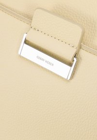 Gerry Weber TALK DIFFERENT - Schoudertas - double cream
