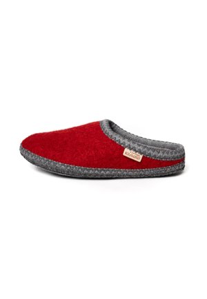 Red felt slipper with a grey accent around the opening and a textured sole. Features a small tan label with "Kitzbühel" attached.