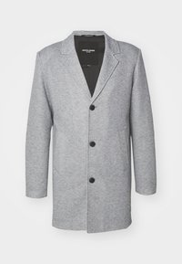 Blazer grigio chiaro da uomo con colletto a risvolto, tre bottoni neri e tasche laterali, etichettato Jack & Jones all'interno del colletto.