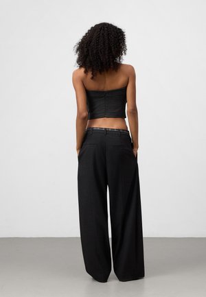 Rankning 4: ADOLFO DOMINGUEZ - Tygbyxor