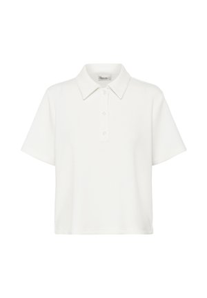 Valge lühikeste varrukatega polosärk, millel on teravkrae ja kolmekoordne nööpide plokk, eksponeeritud ühevärvilisel valgel taustal.