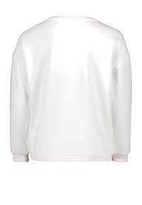 Sudadera blanca con una textura suave, cuello redondo y mangas largas. Puños y dobladillo acanalados. Diseño simple y minimalista.
