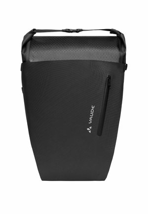 Schwarzer Vaude Rolltop-Rucksack mit vorderer Reißverschlusstasche und verstellbarem Schultergurt, konzipiert für den Outdoor- oder Städteeinsatz.
