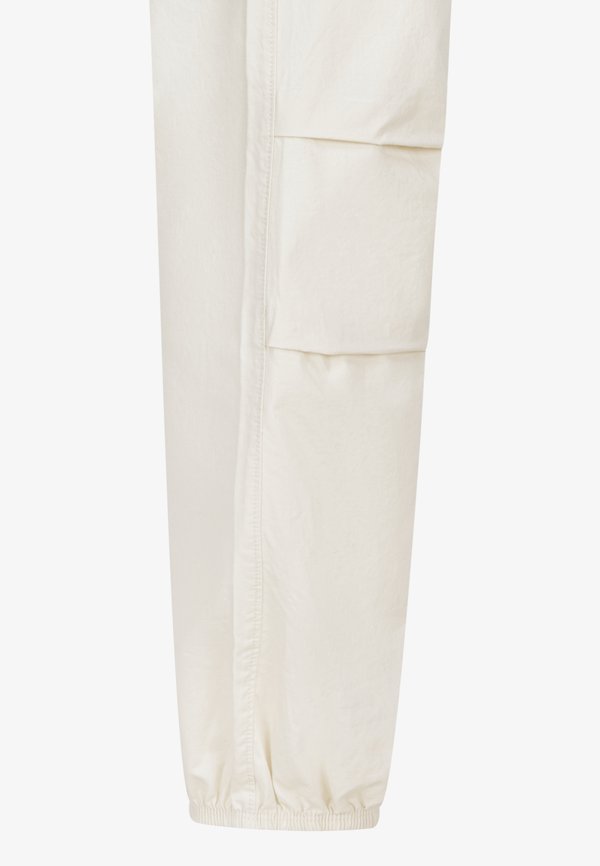 PARACHUTE PANT - Trousers - natural ivory4