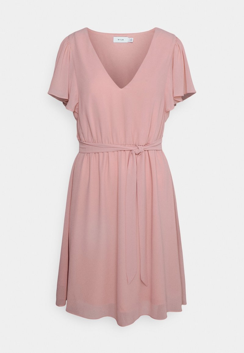 Rosa Kleid mit V-Ausschnitt, kurzen schwingenden Ärmeln und einem gebundenen Taillengürtel. Hergestellt aus leichtem Stoff mit einer glatten Textur.