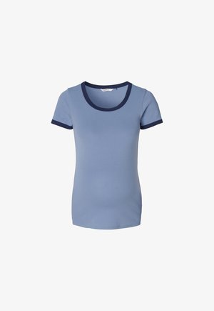 Lichtblauw T-shirt gemaakt van zachte katoen, met korte mouwen en een ronde halslijn met een navyblauwe bies rondom de kraag en mouwen.