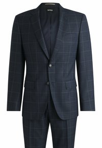 Completo a quadri navy di BOSS, con chiusura a due bottoni, rever a scialle e due tasche frontali. Il materiale ha una consistenza liscia con motivi sottili.