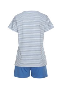 Kurzärmeliges, gestreiftes Oberteil in hellblau und weiß, kombiniert mit einfarbigen blauen Shorts. Baumwollmaterial, lockere Passform, lässiges Design.