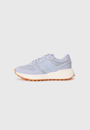 CLEATED RUNNER - Trainers - blue chime