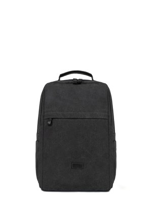 Sac à dos rectangulaire noir avec poignée supérieure, poche avant zippée et deux poches latérales, présenté sur fond blanc.