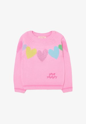 Pull en tricot rose avec des motifs de cœurs multicolores sur la poitrine et le texte "LOVE THERAPY" brodé en bas.