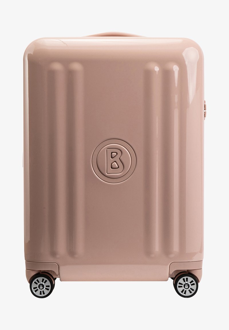 Trda prtljaga v nežno roza barvi, z navpičnimi utori, zaobljeno oznako na sprednji strani in štirimi večsmernimi kolesi.
