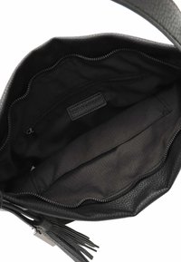 Emily & Noah DARLEEN - Soma ar siksnu pāri ķermenim - black