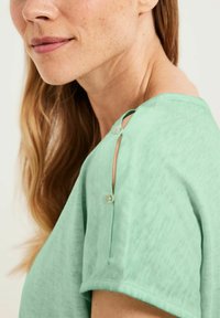 Cecil IN GEWASCHENER OPTIK - T-shirt basique - grün