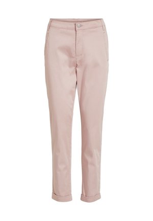 Pantalon slim rose clair avec poches avant, fermeture par bouton, braguette zippée et ourlets roulés, présenté sur fond blanc.