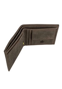 Billetera de cuero marrón con múltiples espacios para tarjetas y una textura suave. Presenta un diseño plegable y un discreto detalle del logo.