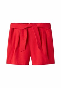 Shorts en lin rouges avec taille haute, devant plissé et ceinture en tissu. Texture légère et lisse, adaptée aux temps chauds.