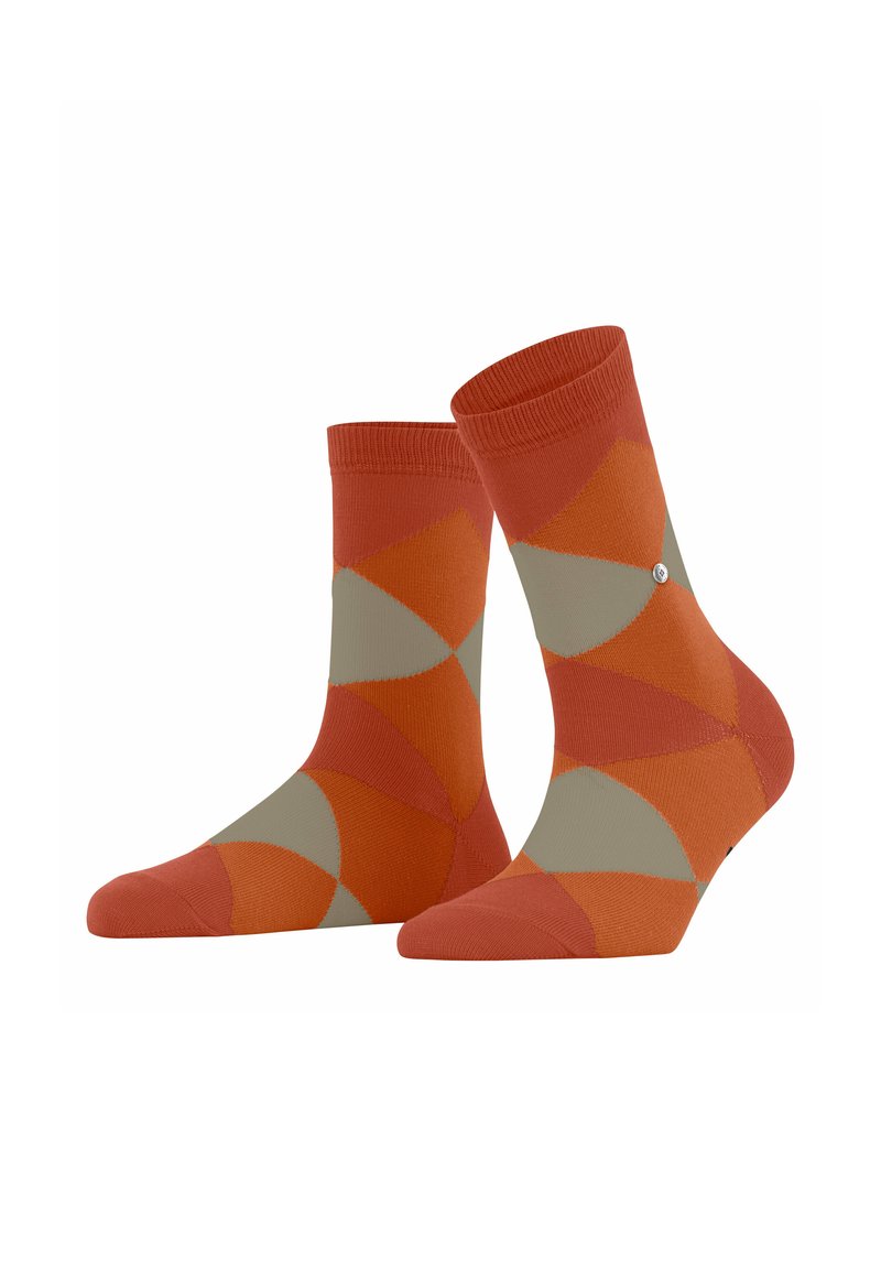 Chaussettes orange et beige à motif avec un design géométrique. Fabriquées en matériau doux, dotées de bords côtelés et d'un accent décoratif en métal.