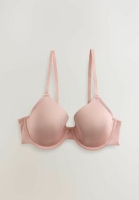 Lichtroze, gewatteerde bh met beugel, verstelbare dunne schouderbandjes en gladde cups plat gelegd op een neutrale achtergrond.