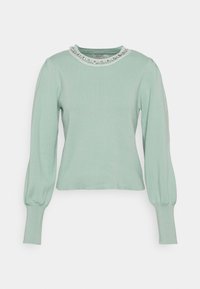 Hellgrüner Pullover mit langen, aufgebauschten Ärmeln und einem mit Perlen besetzten Kragen. Gerippter Saum und Bündchen, glatte Textur und figurbetonte Passform.