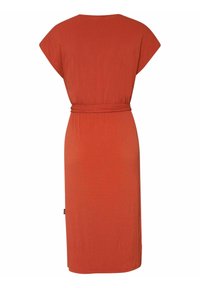Rostfarbenes Kleid mit kurzen Kappärmeln, einem taillierten Gürtel und einem knielangen Rock aus strukturiertem, geripptem Stoff.